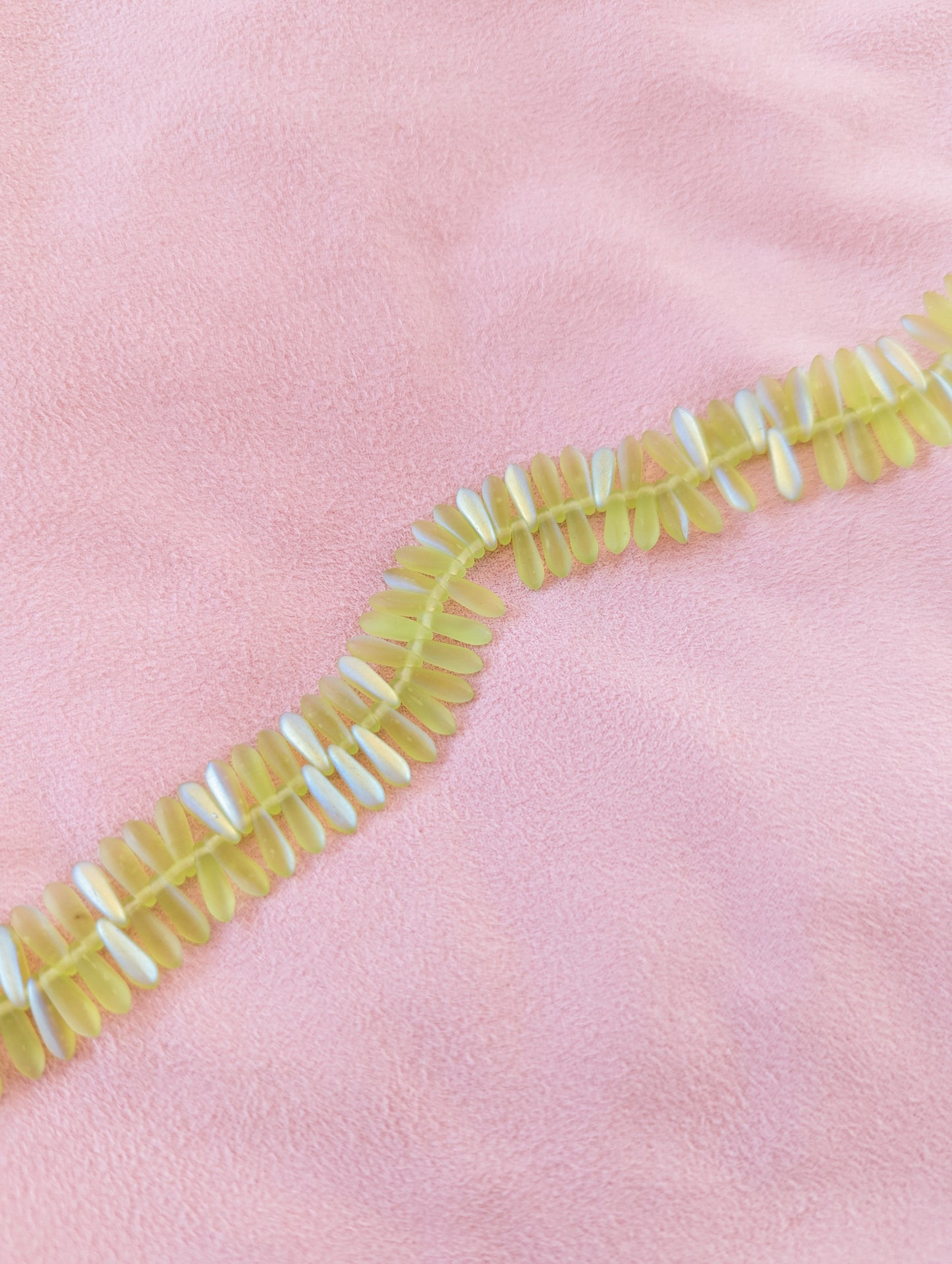 Frosted Peridot AB - 3x11mm Mini Daggers