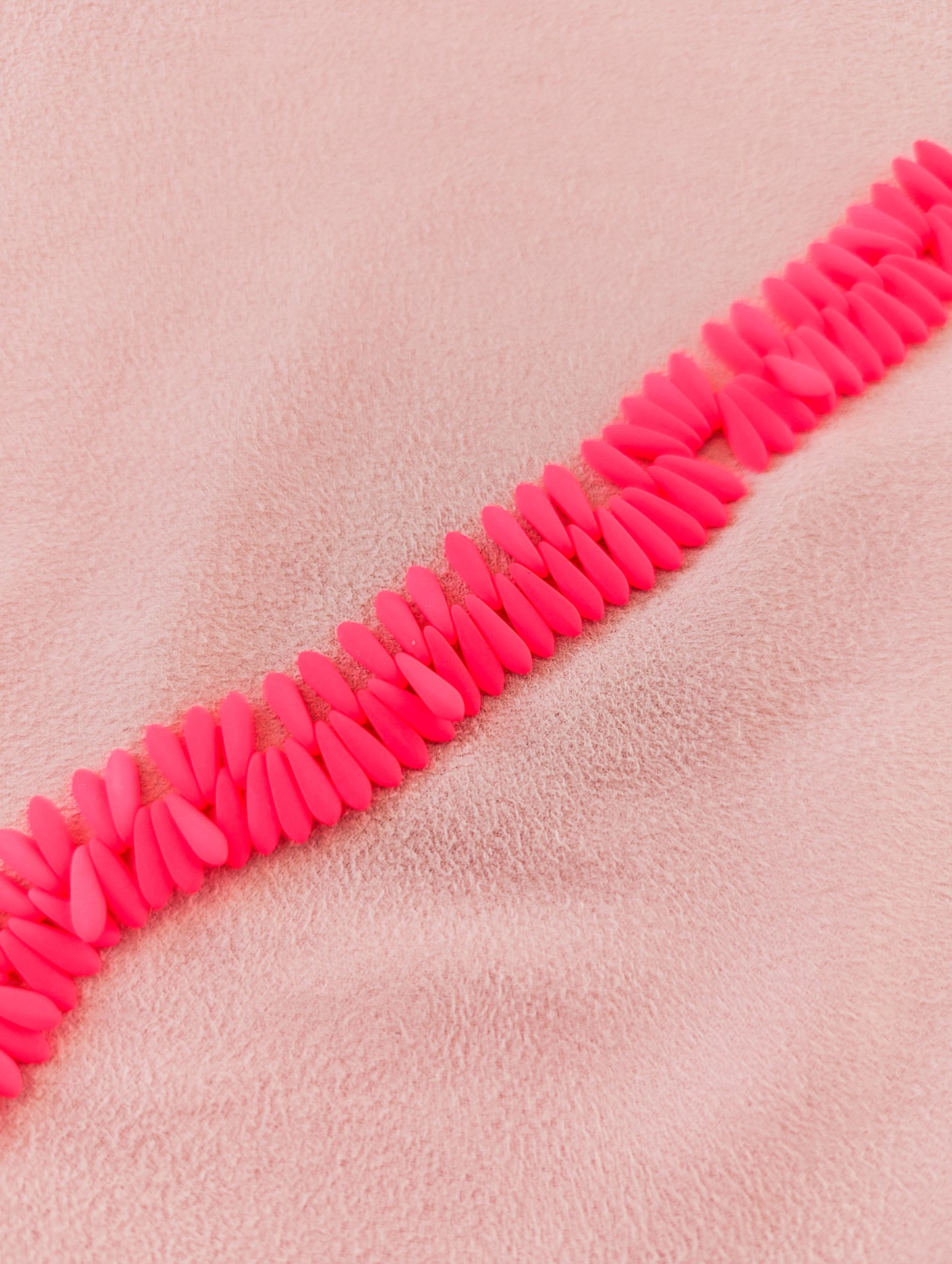 Matte Neon Pink - 3x11mm Mini Daggers