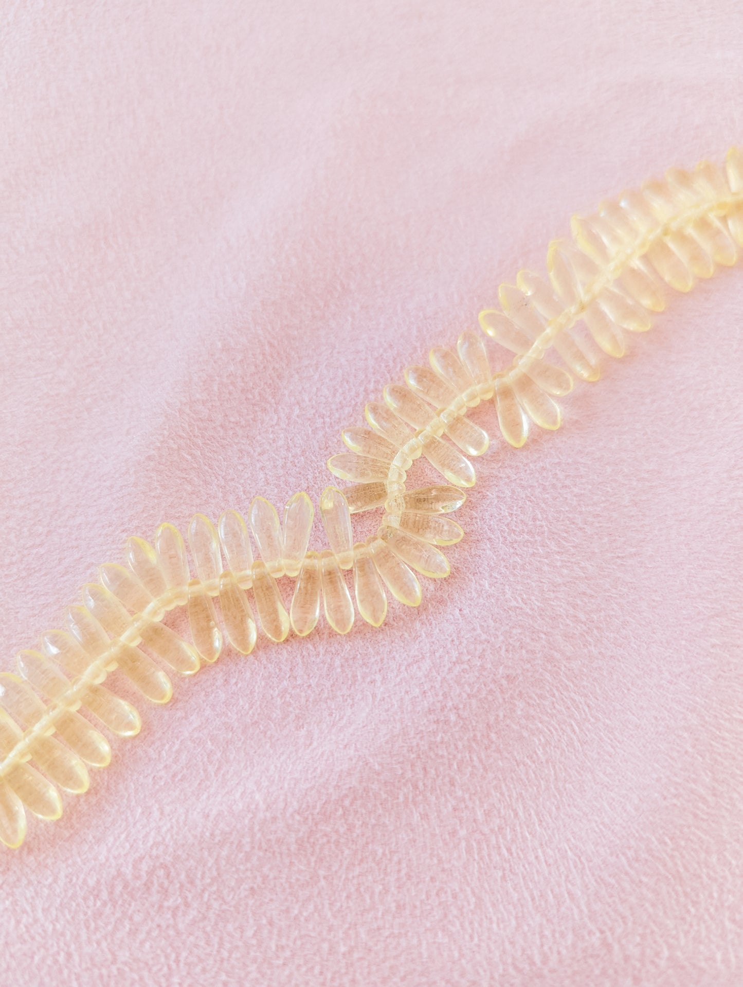 Jonquil - 3x11mm Mini Daggers