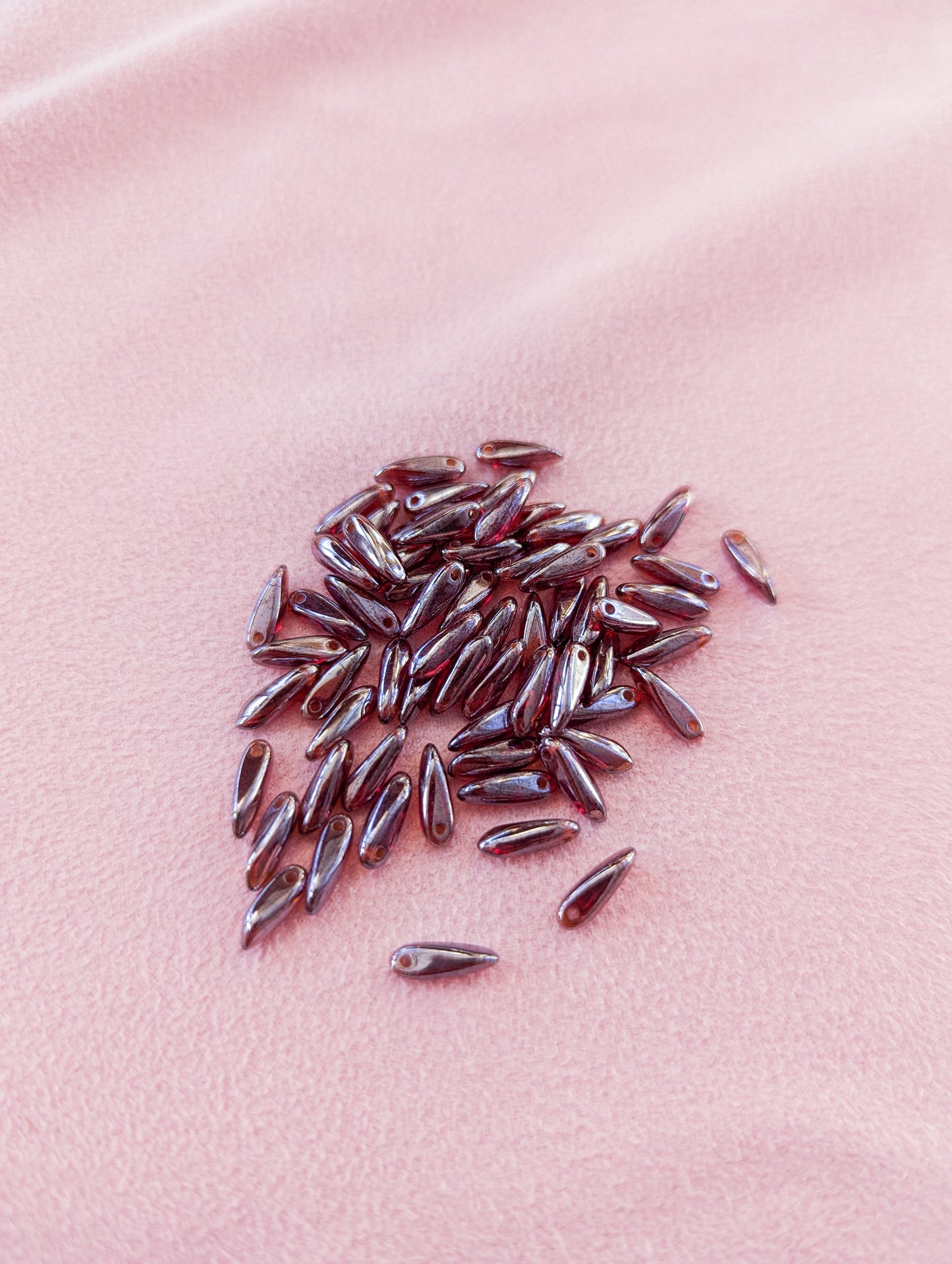 Garnet Shimmer - 3x11mm Mini Daggers
