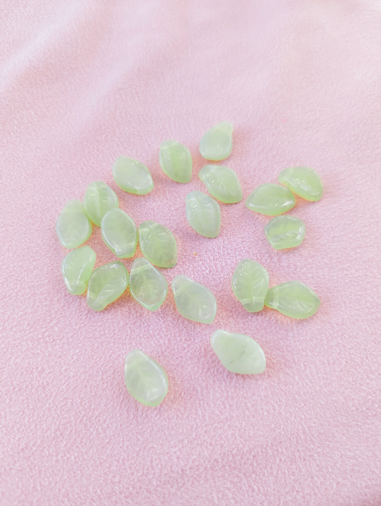 Wavy Leaf - Mint Opal - 9x14mm - Pack of 20