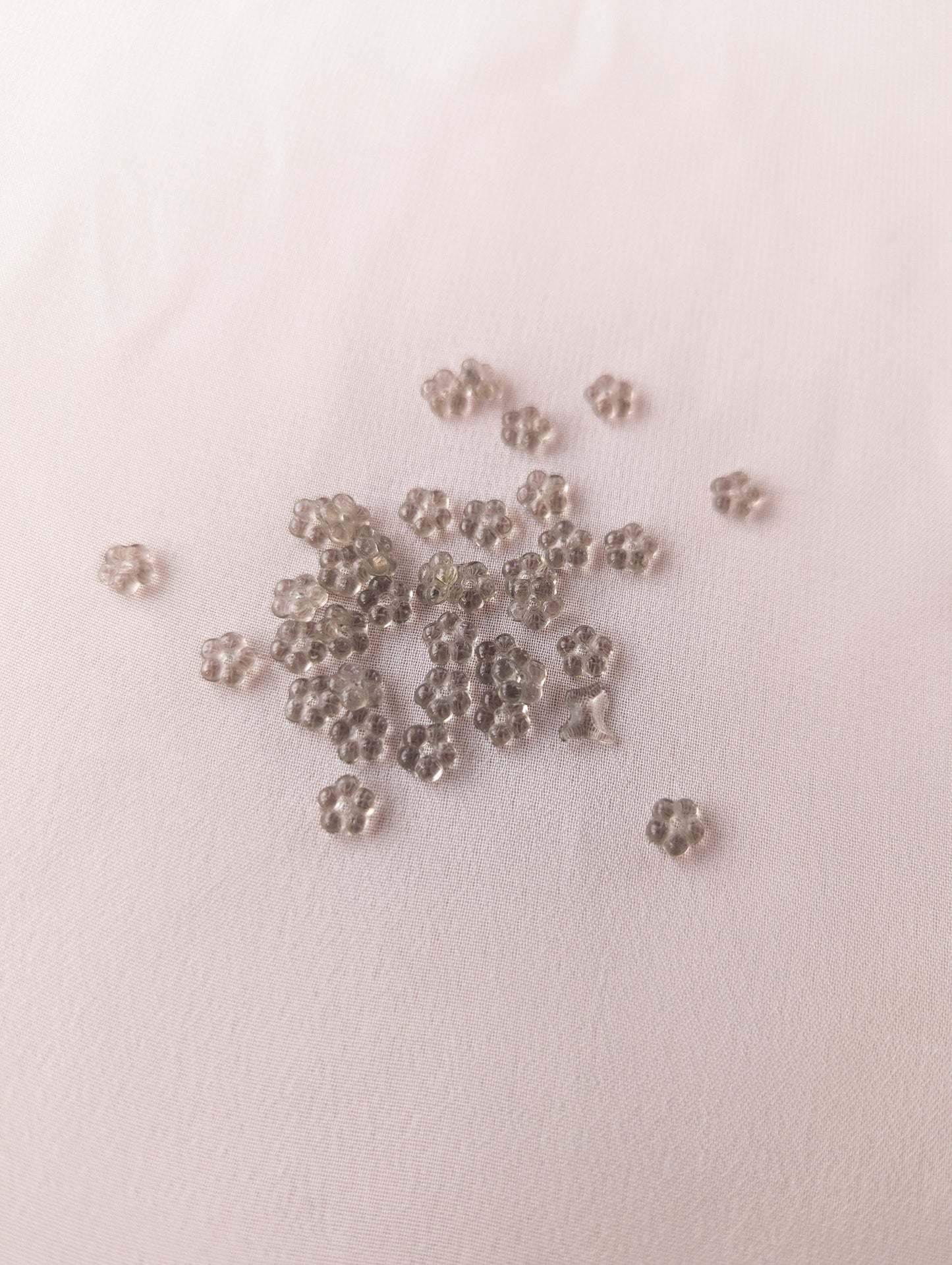 Flowers - Black Diamond (Warm Gray) - 5mm with Center Hole