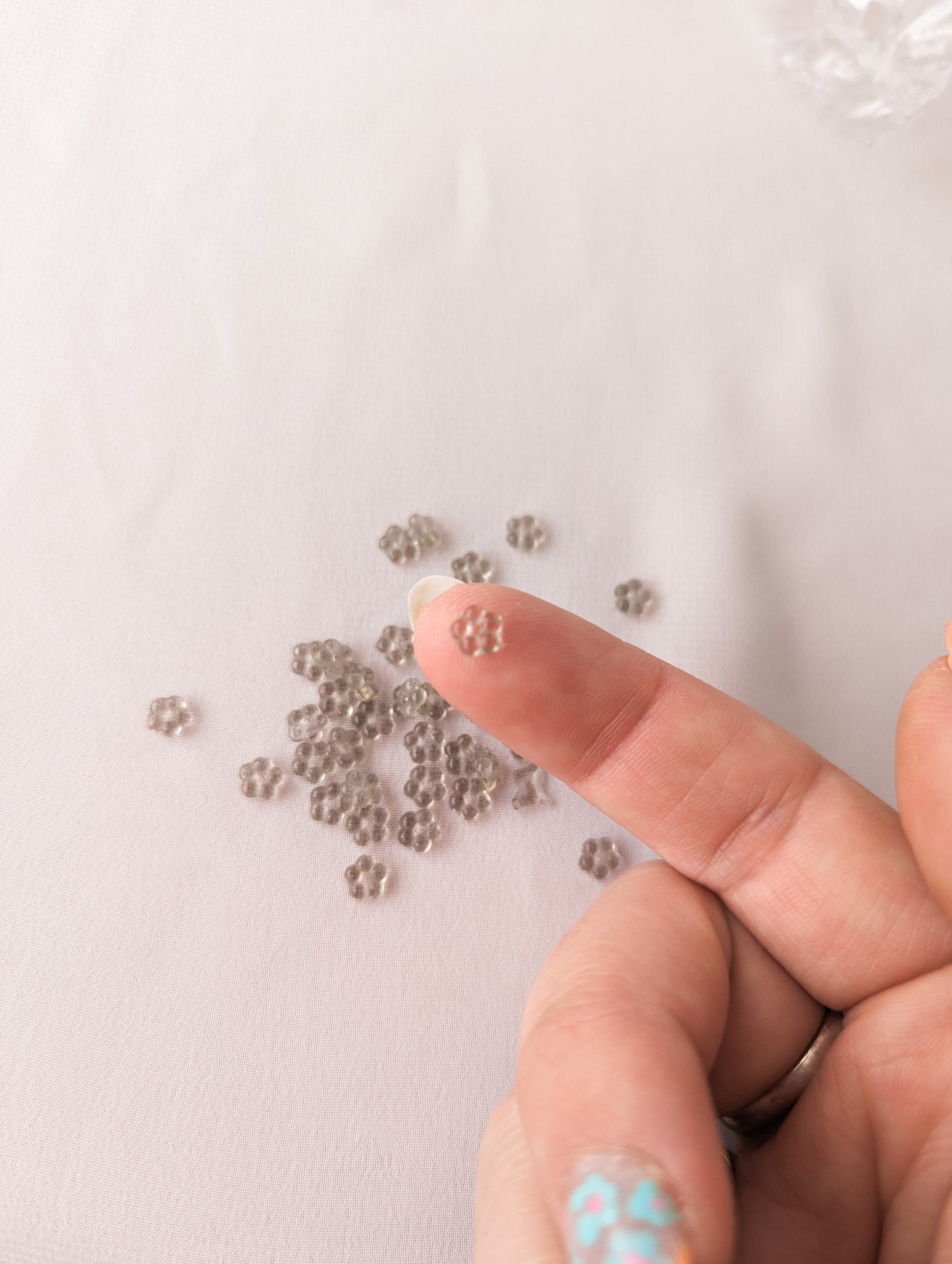 Flowers - Black Diamond (Warm Gray) - 5mm with Center Hole
