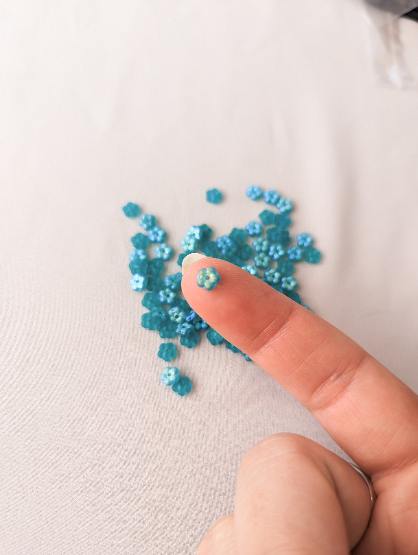 Flowers - Frosted Teal AB - 5mm with Center Hole