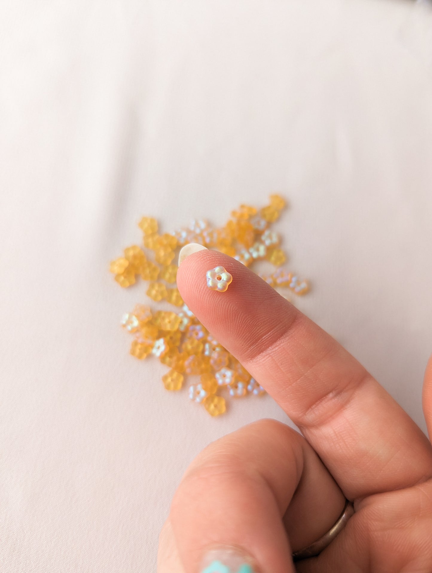 Flowers - Frosted Topaz AB - 5mm with Center Hole