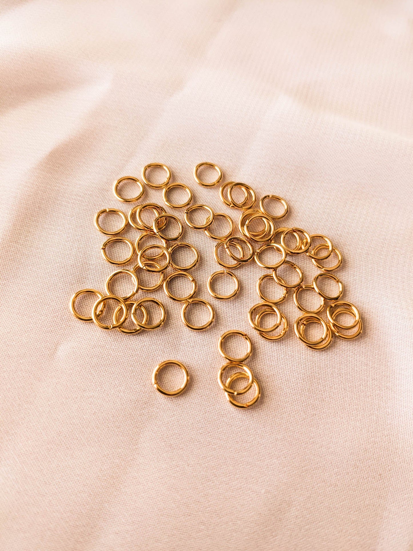 50 Pack - 6mm Jump Rings - Gold Plated Brass - 20 Gauge Wire